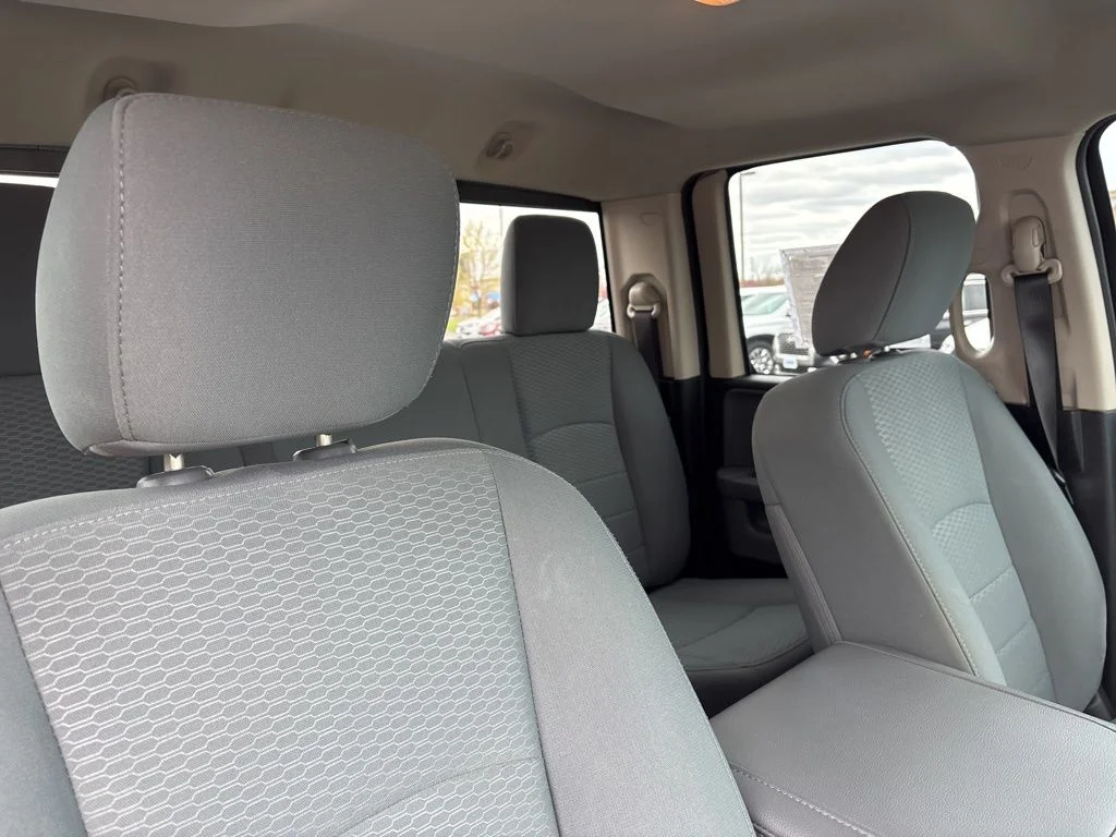 Used 2017 Delmonico Red Pearlcoat Ram SLT image 31