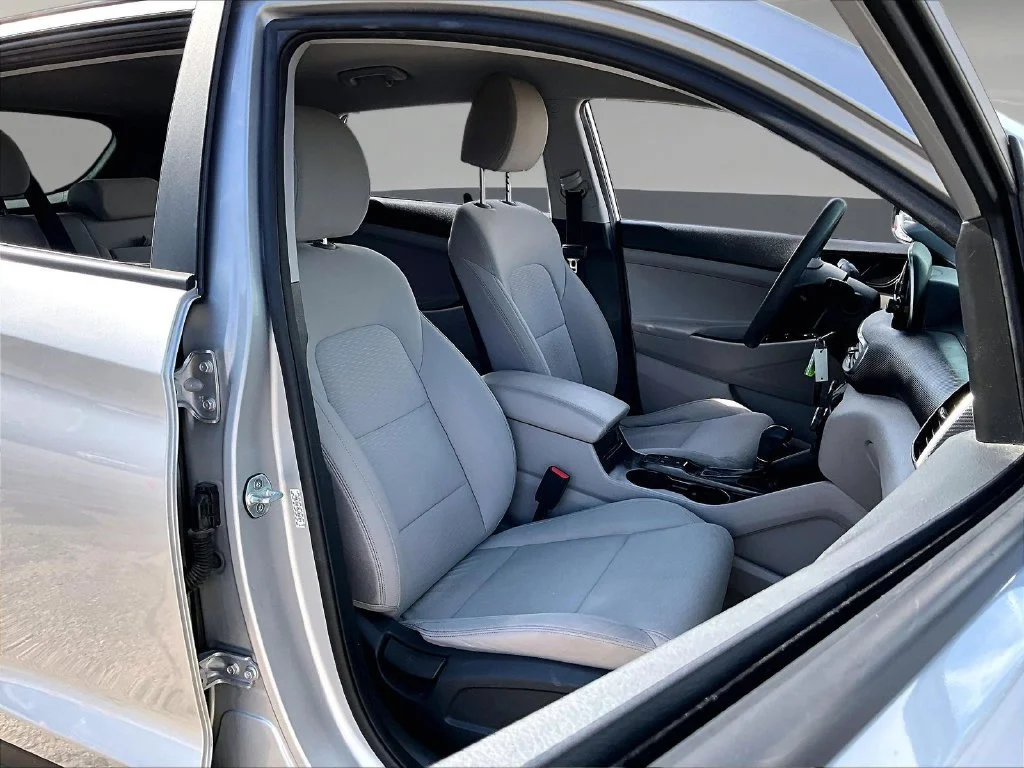 Used 2020 Silver Hyundai SE image 32