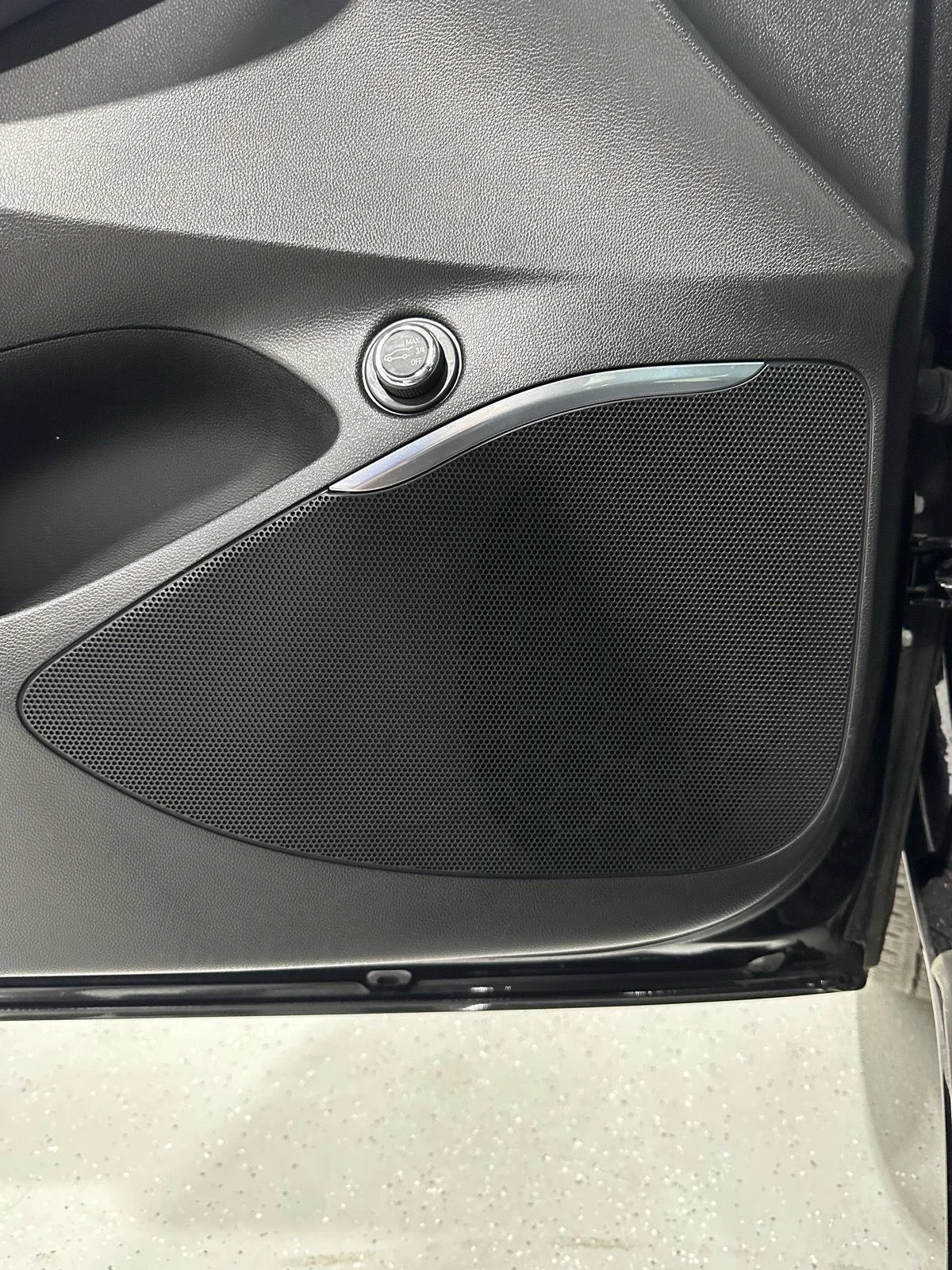 Used 2024 Ebony Twilight Metallic Buick Essence image 19