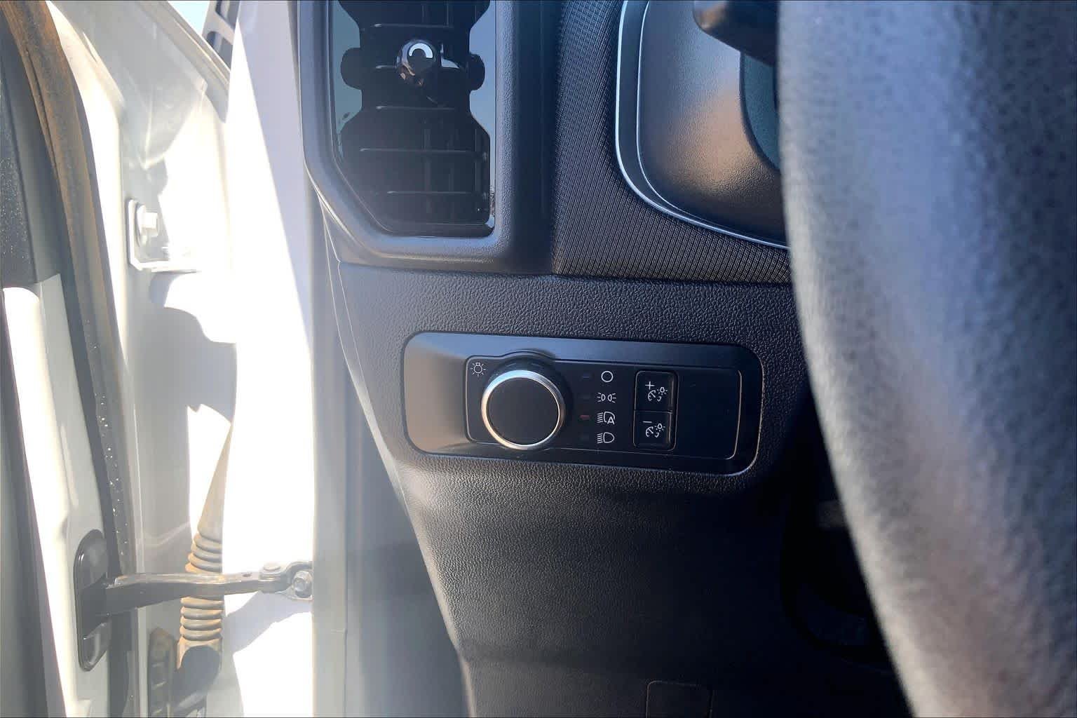 Used 2022 Oxford White Ford Base image 36