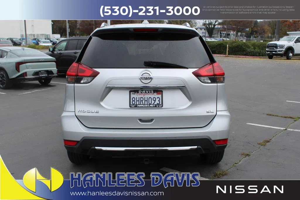 Used 2018 Silver Nissan SL image 8