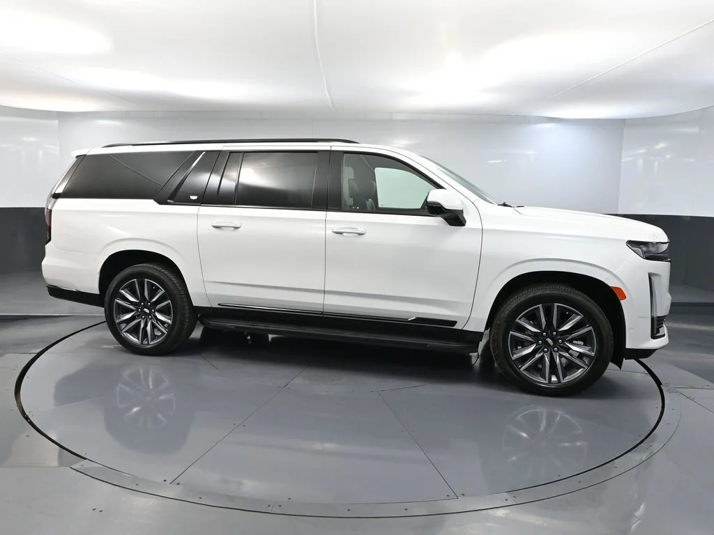 Used 2021 White Cadillac Sport image 4
