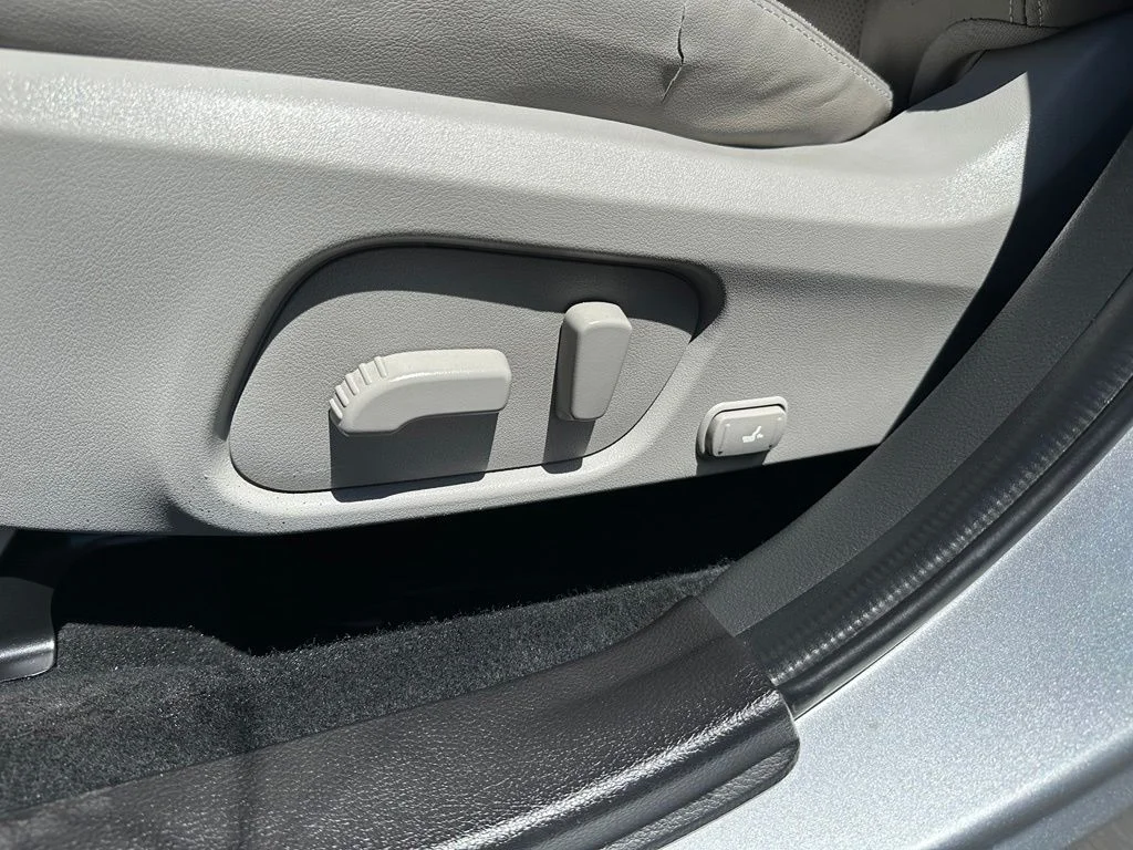 Used 2015 Silver Subaru 2.5i Touring image 13