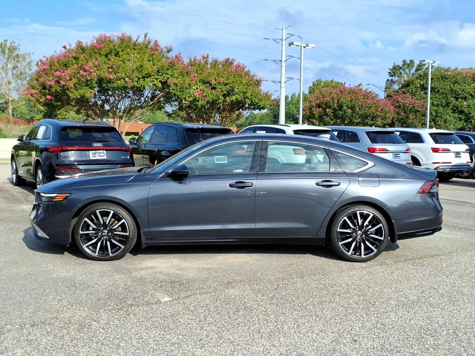 Used 2023 Meteorite Gray Metallic Honda Touring image 3