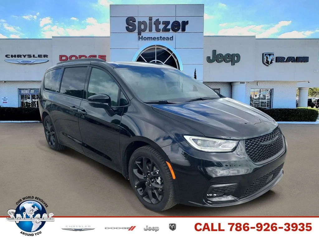 2026 Chrysler Pacifica Limited's photo