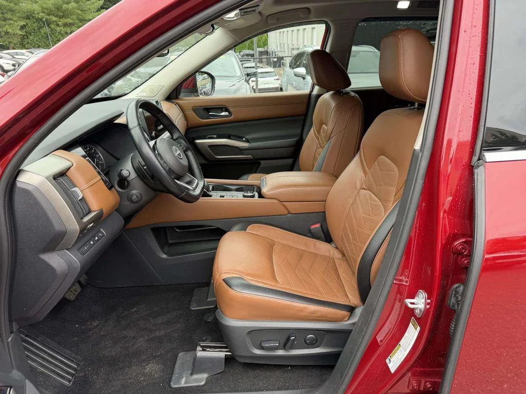 Used 2022 Scarlet Ember Tintcoat Nissan Platinum 4WD image 17