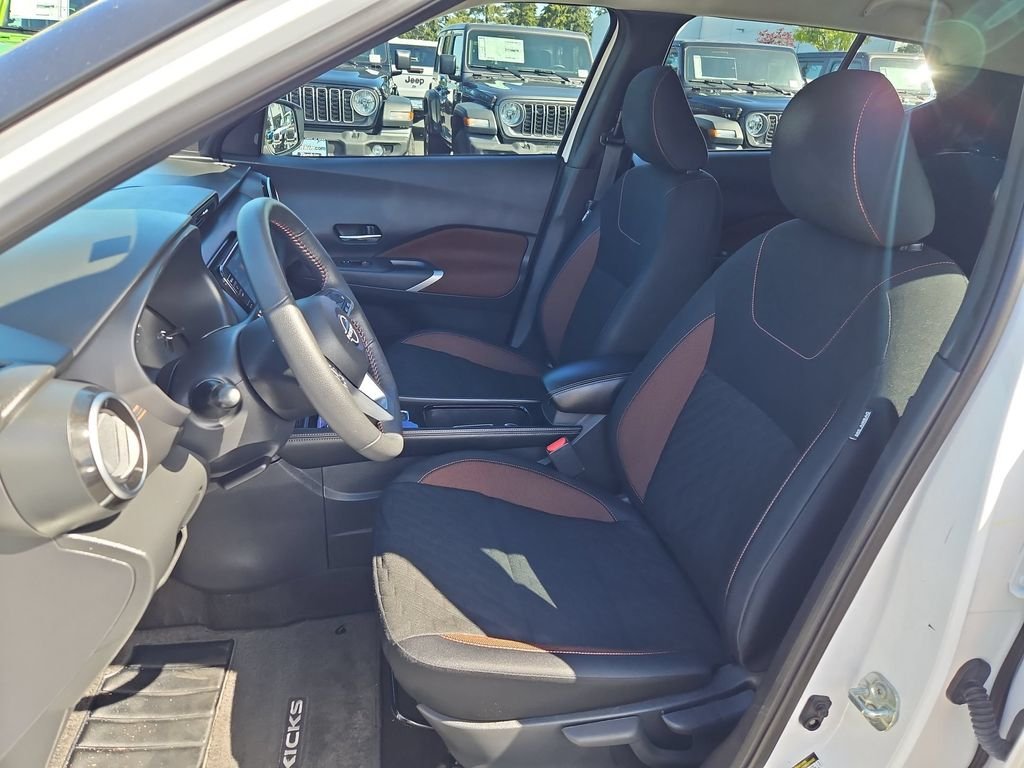 Used 2023 White Nissan SR image 21