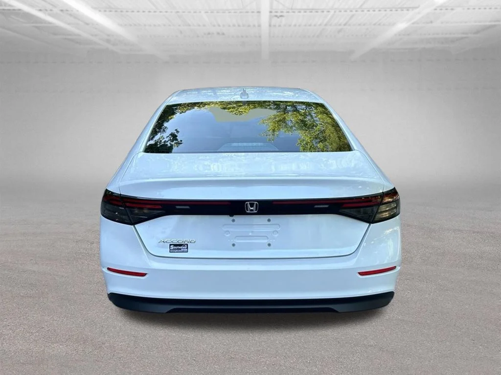 Used 2023 White Honda EX image 4