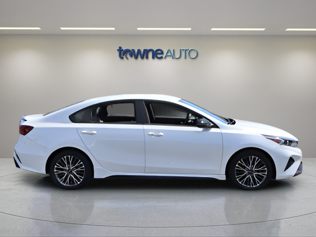Used 2024 White Kia GT-Line image 6