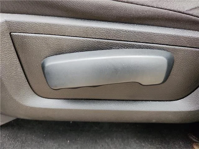 Used 2022 Billet Silver Metallic Clearcoat RAM SLT 4x4 Crew Cab 5.6 ft. box 140 in. WB image 13