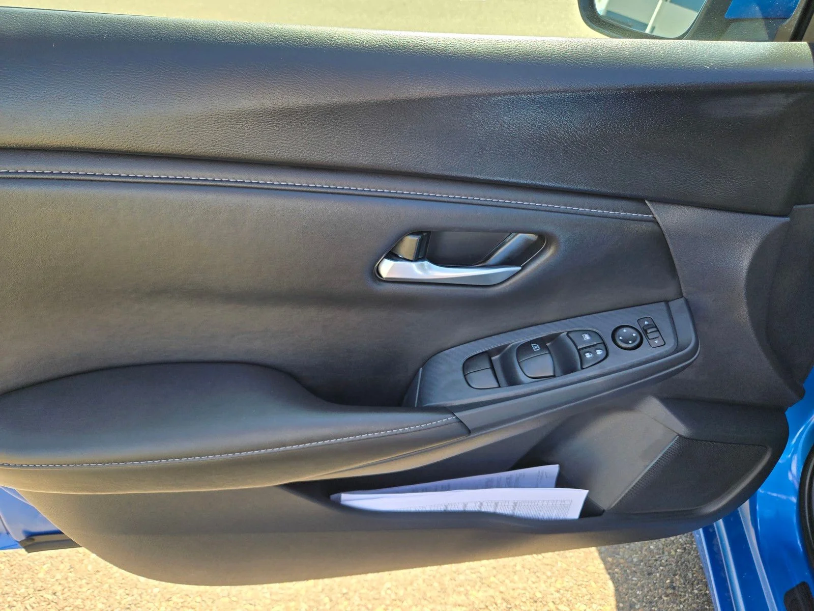 Used 2025 Electric Blue Metallic Nissan SV image 22