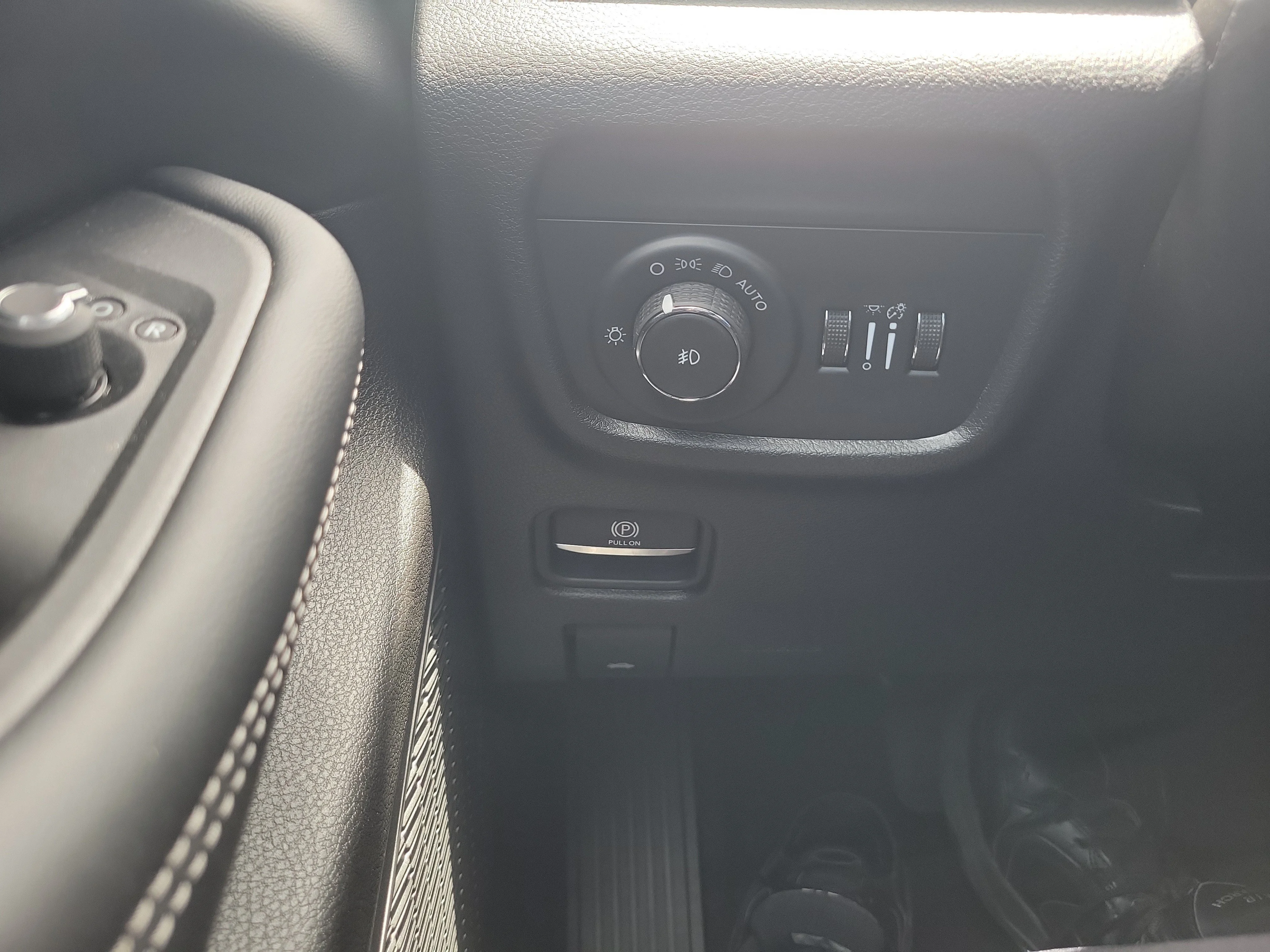 New 2026 Diamond Black Crystal Pearlcoat Jeep Limited image 29