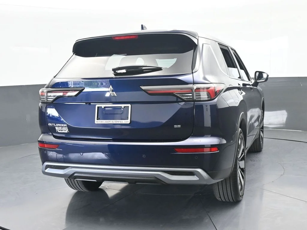 New 2026 Cosmic Blue Metallic Mitsubishi SE image 5