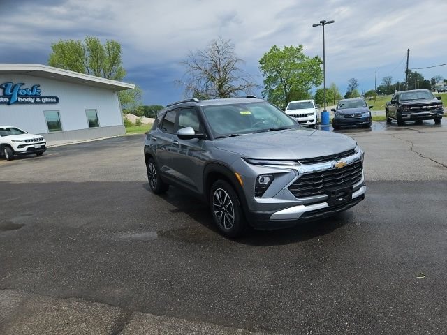 Used 2025 Gray Chevrolet LT image 4