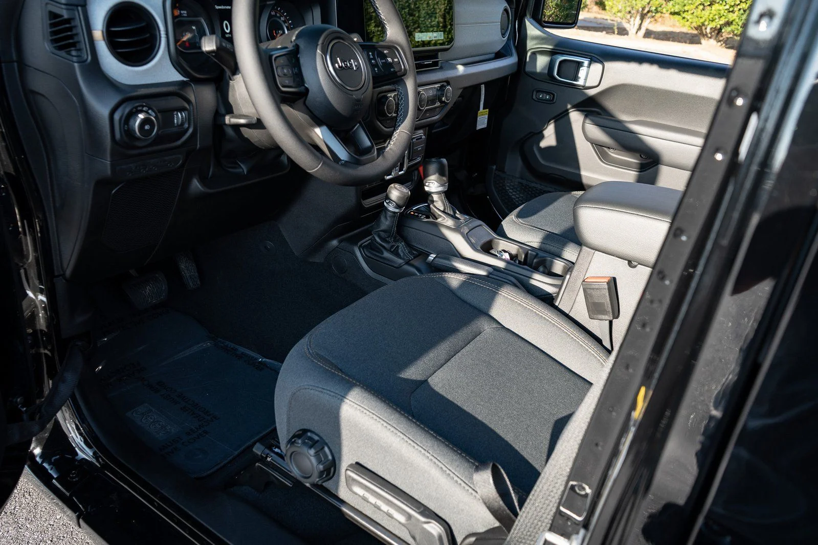 New 2026 Black Clear-Coat Exterior Paint Jeep Sport S image 17
