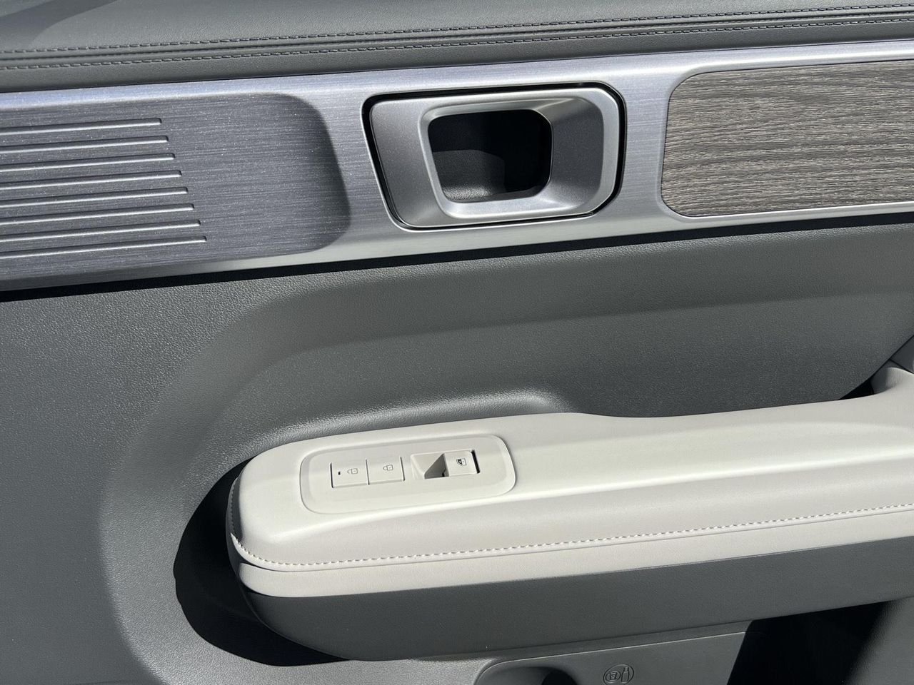 New 2026 Ecotronic Gray Hyundai Limited AWD image 19
