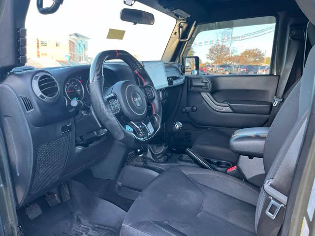 Used 2016  Jeep Unlimited Sport image 6