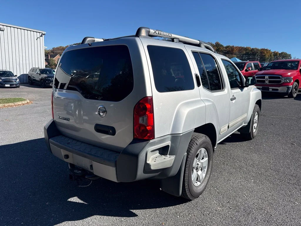 Used 2011 Silver Nissan S image 5