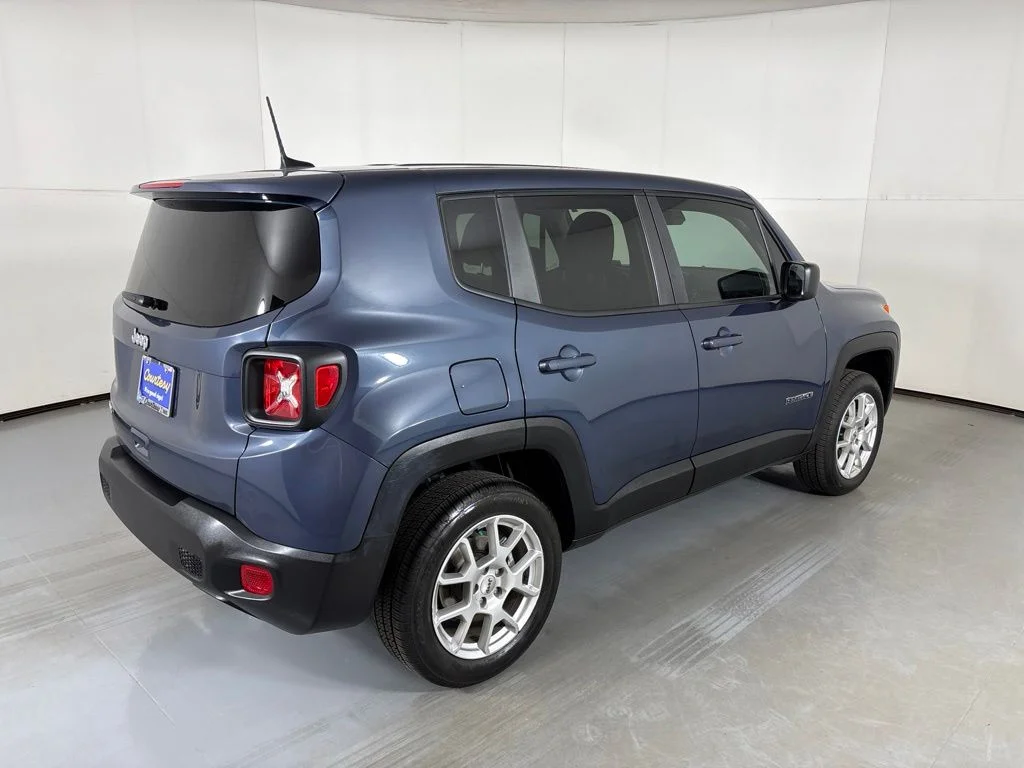 Used 2023 Blue Jeep Latitude image 8
