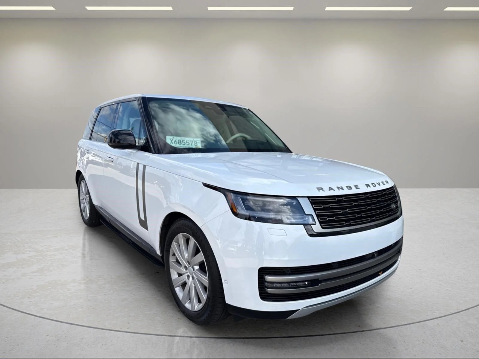 Used 2024 Fuji White Land Rover SE image 22