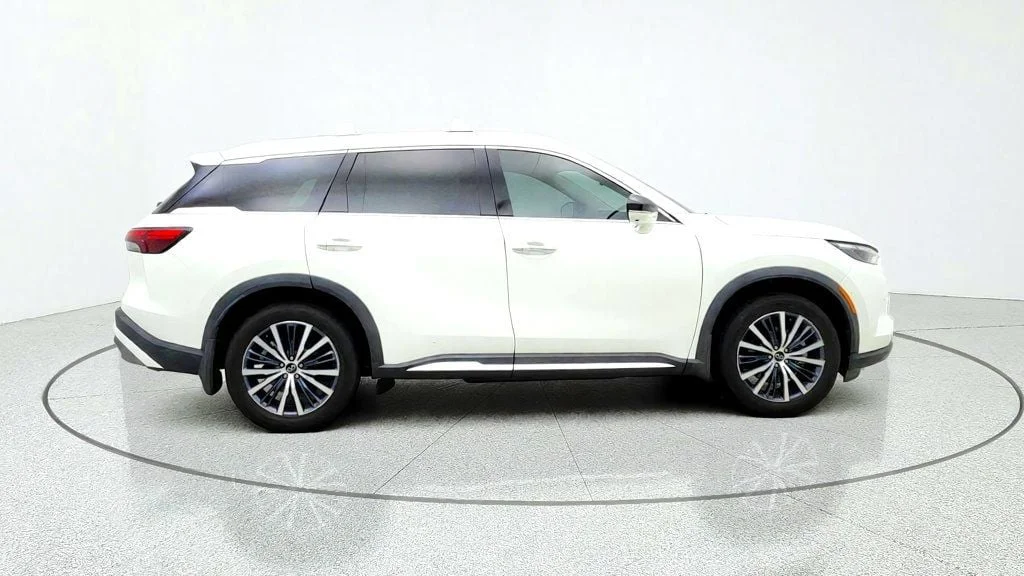 Used 2024 Majestic White INFINITI SENSORY AWD w/ Vision Package & Head-Up Display image 4