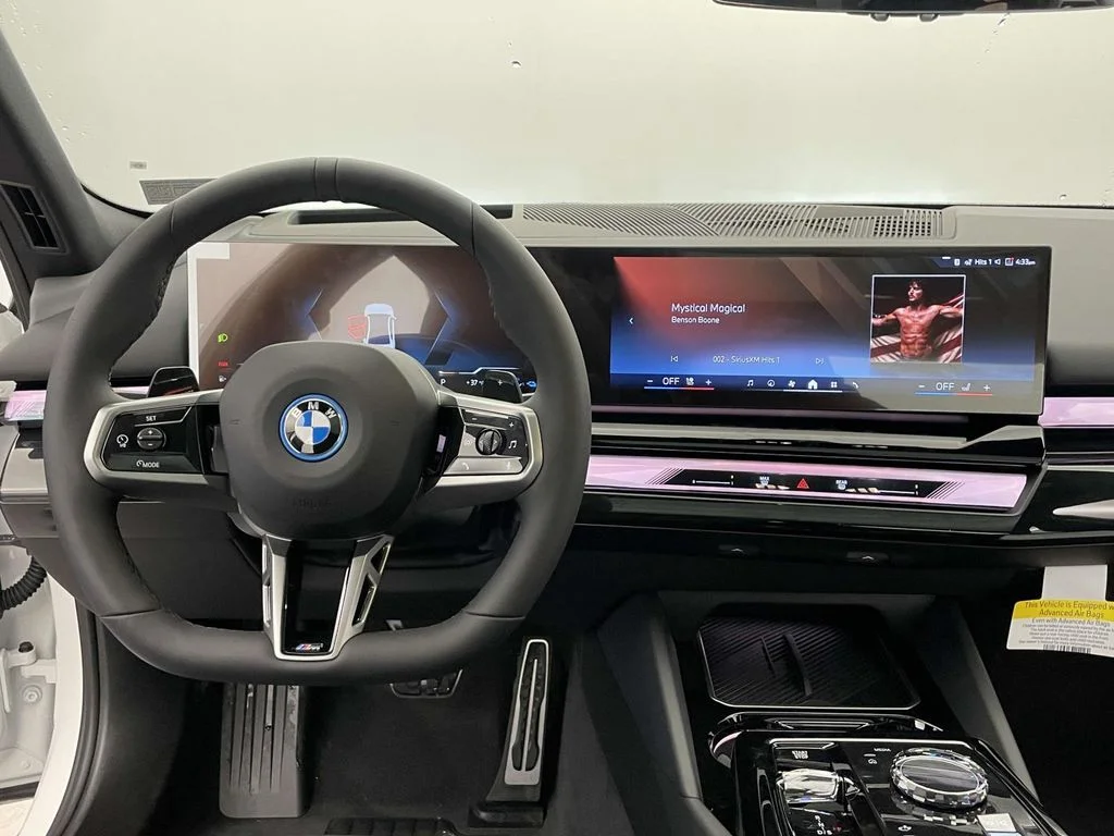 2026 BMW 5 Series 550e - Photo 20