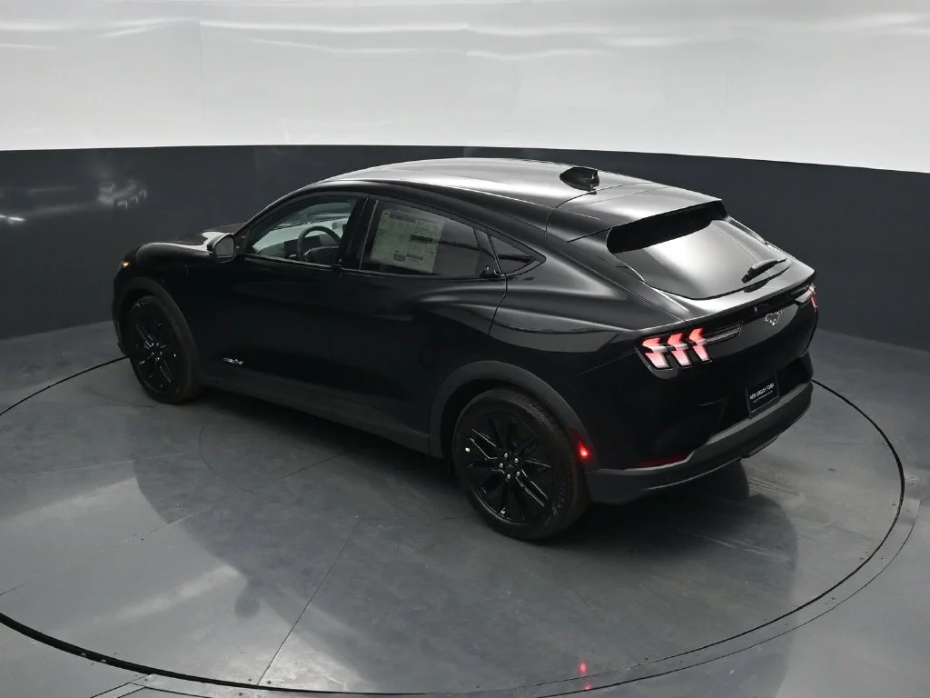 New 2026 Shadow Black Ford Select image 36