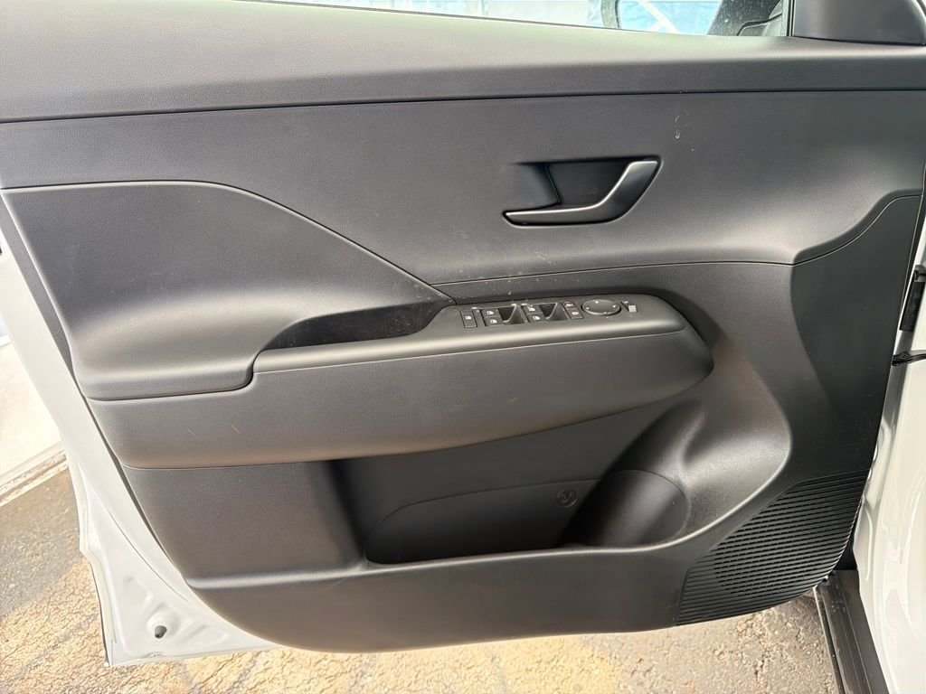 Used 2026 Atlas White Hyundai SE image 11