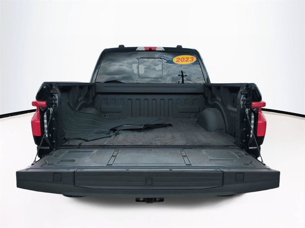 2023 Ford F-150 Lightning Platinum - Photo 14