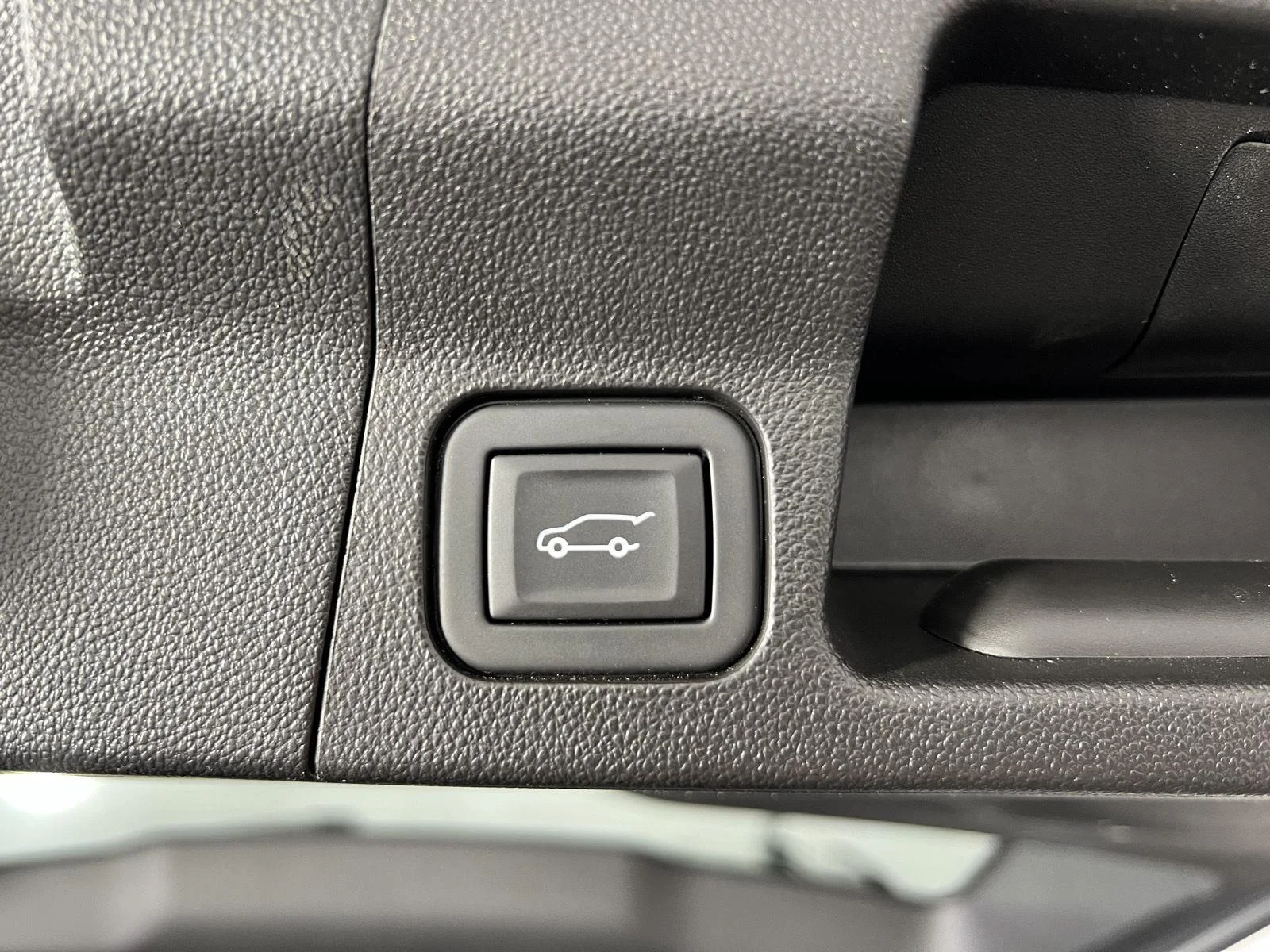 Used 2023 Sterling Metallic GMC SLE image 23