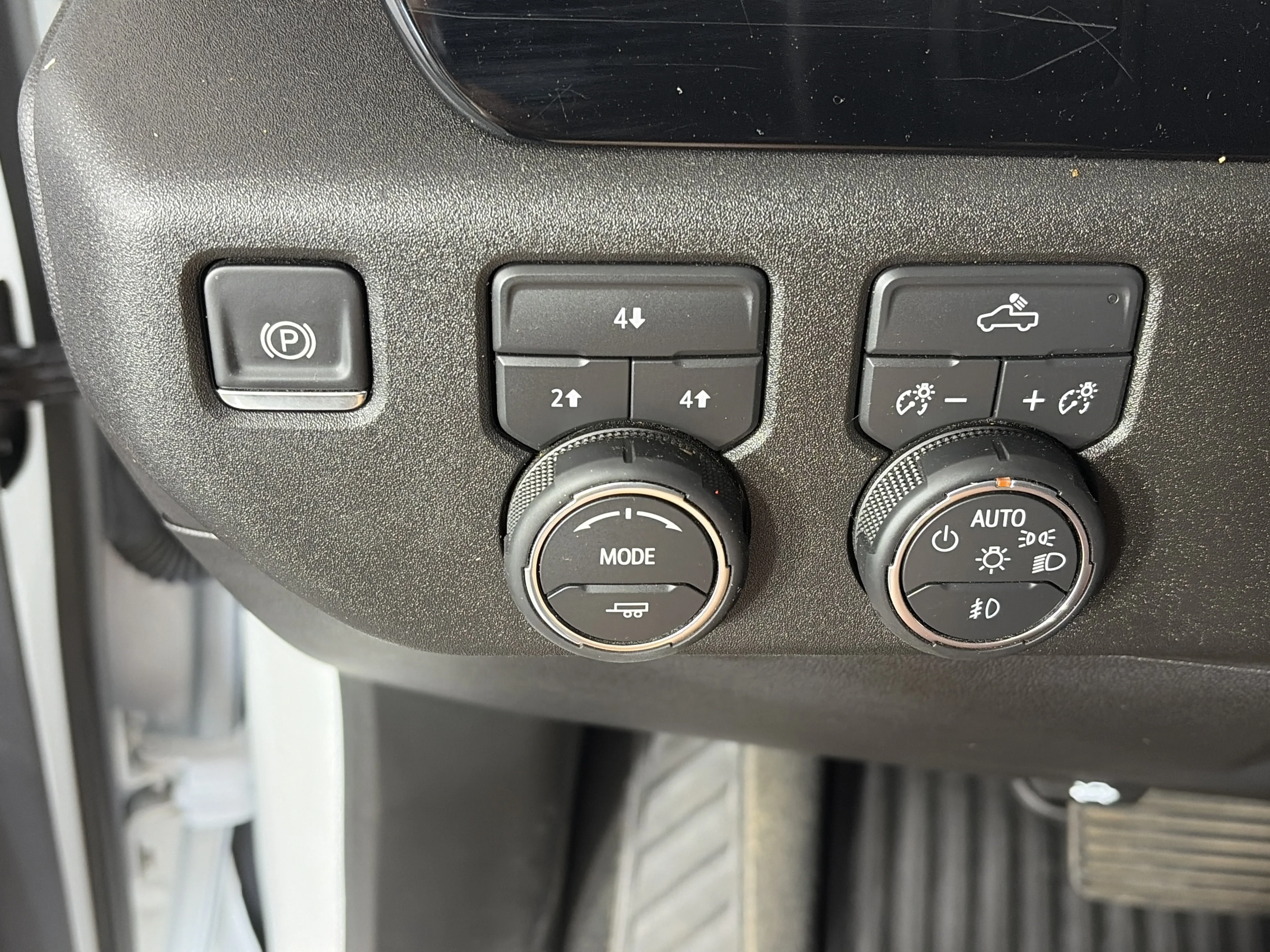 Certified Used 2025 Summit White Chevrolet LT image 29