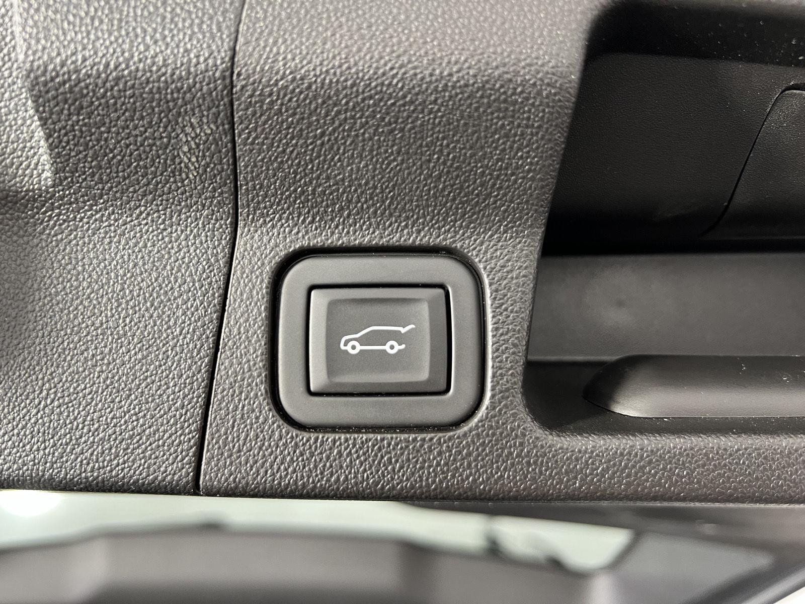 Used 2023 Sterling Metallic GMC SLE image 23
