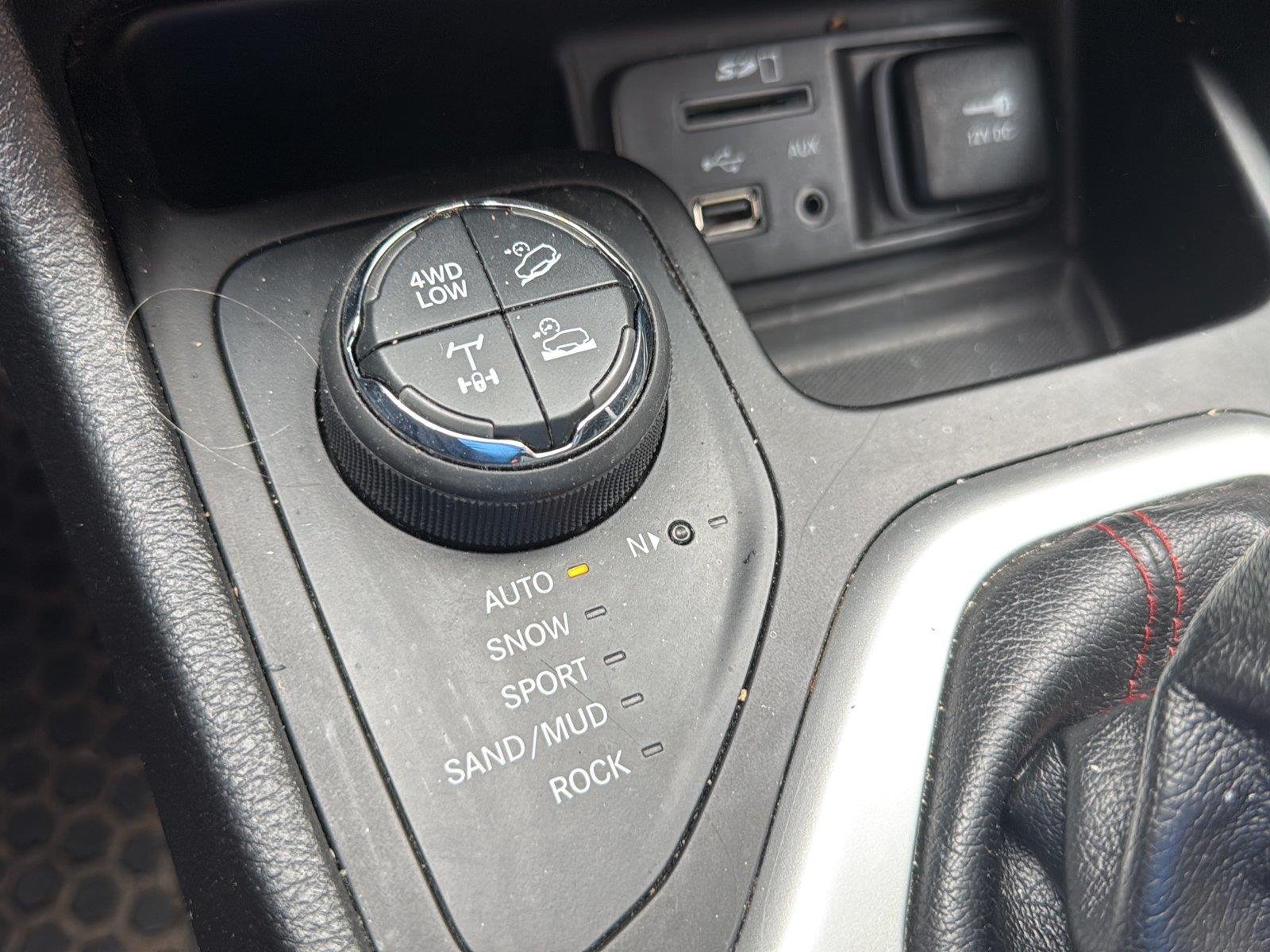 Used 2017 Granite Crystal Metallic Clearcoat Jeep Trailhawk image 14
