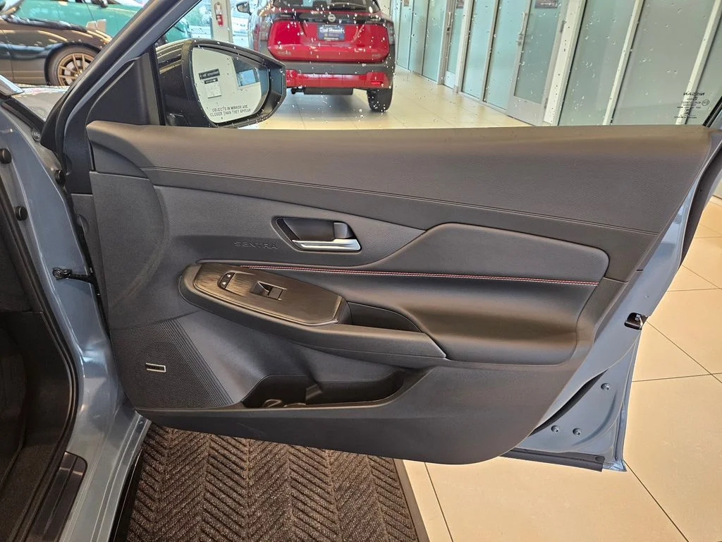 New 2026 Atlantic Gray Metallic / Super Black Two-tone Nissan SR image 24