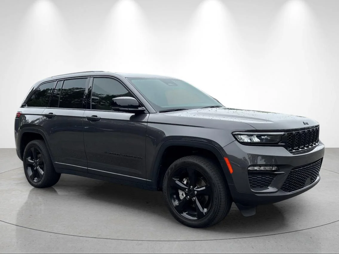 Used 2024 Baltic Gray Metallic Clearcoat Jeep Limited image 7