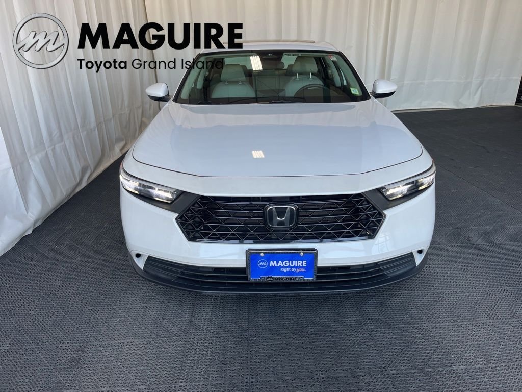 Used 2023 White Honda EX image 33