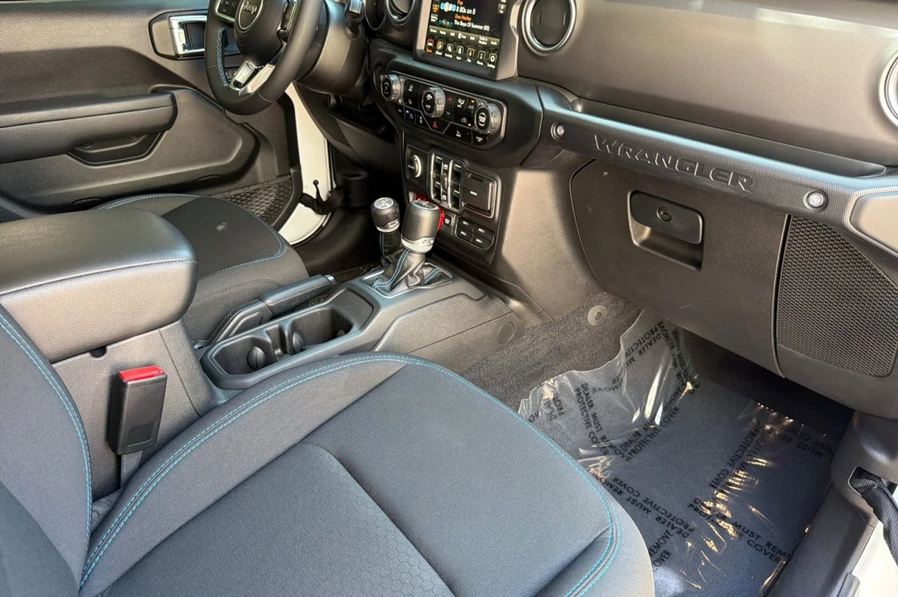 Used 2023 BRIGHT WHITE CLEAR Jeep Rubicon image 15