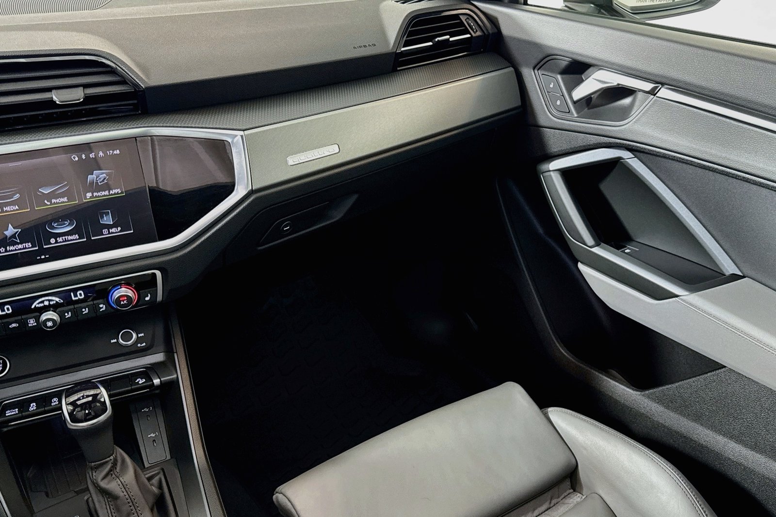 Used 2025  Audi S line Premium image 22