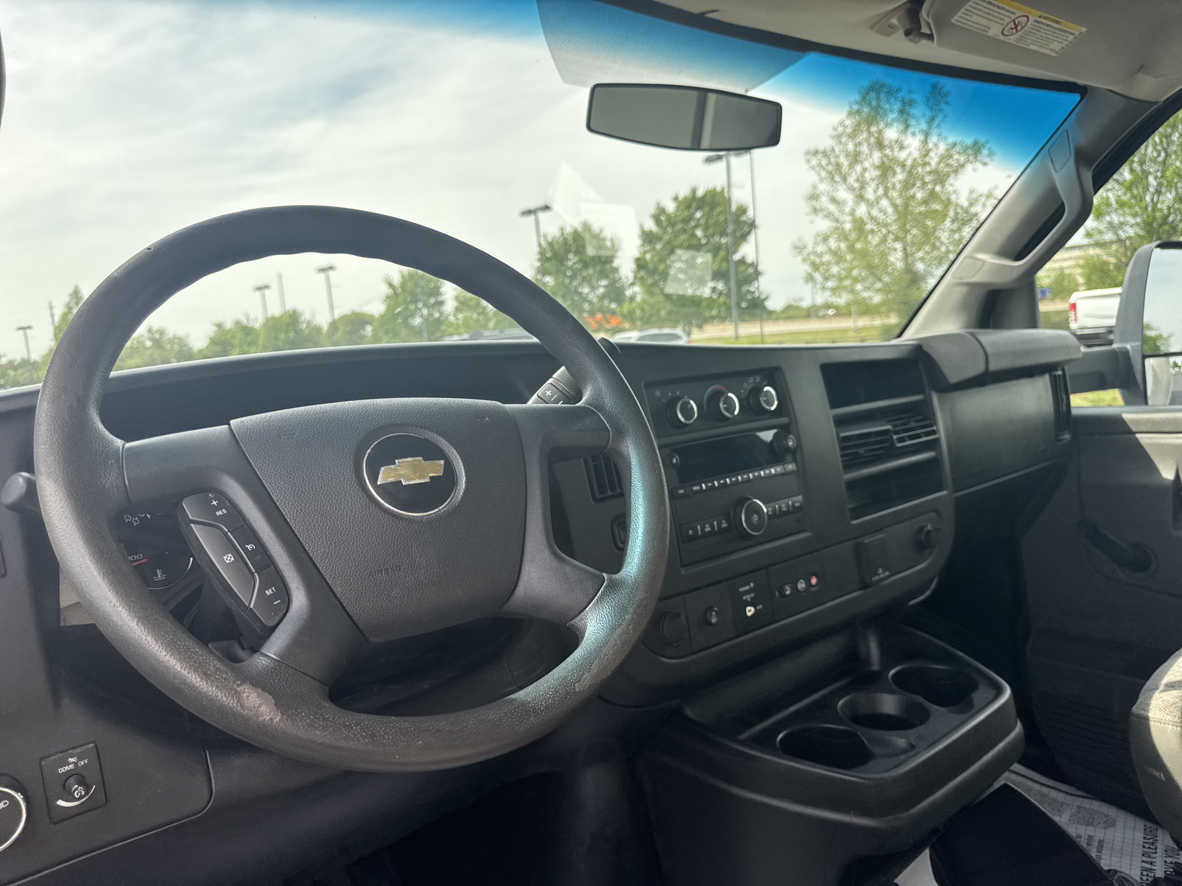 Used 2018 Summit White Chevrolet  image 15