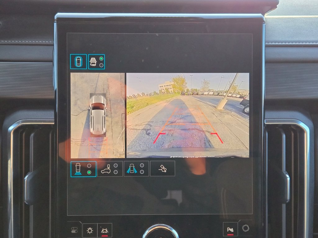 Used 2025 Silver GMC Elevation image 21