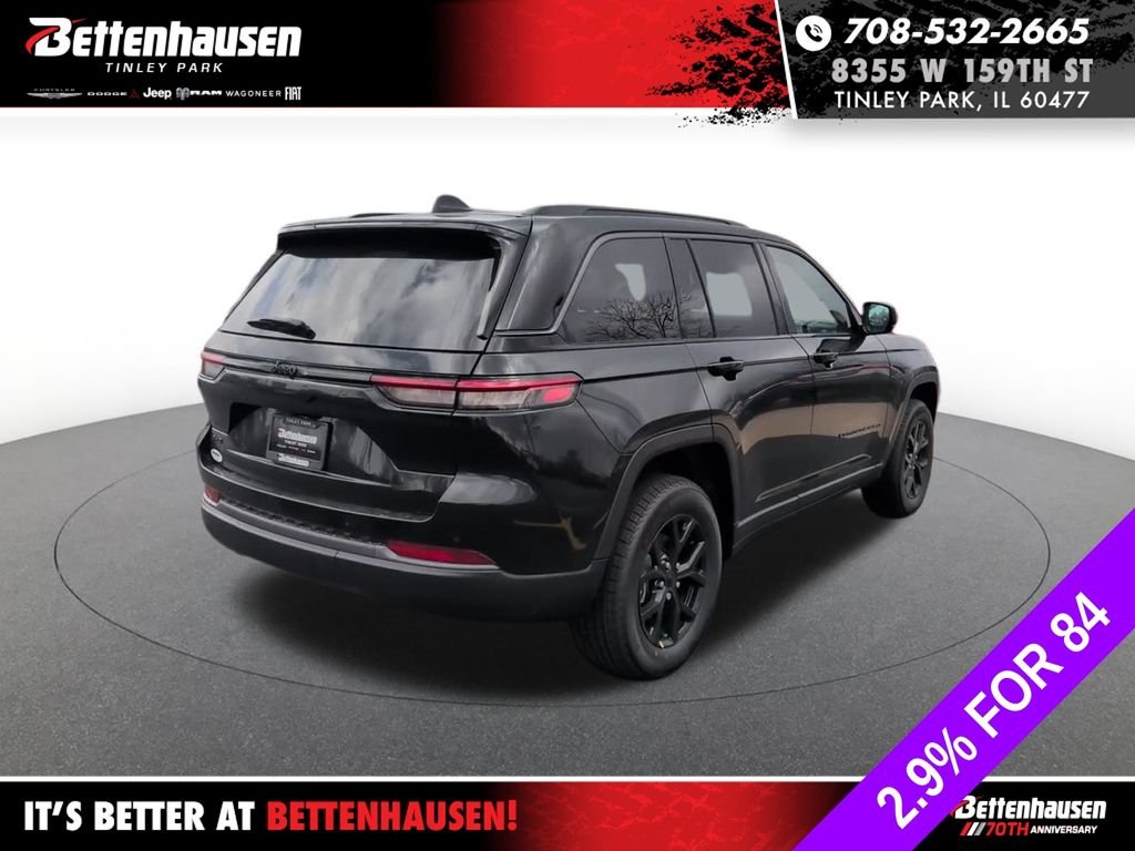 New 2026 Diamond Black Crystal Pearl-Coat Exterior Paint Jeep Altitude image 10
