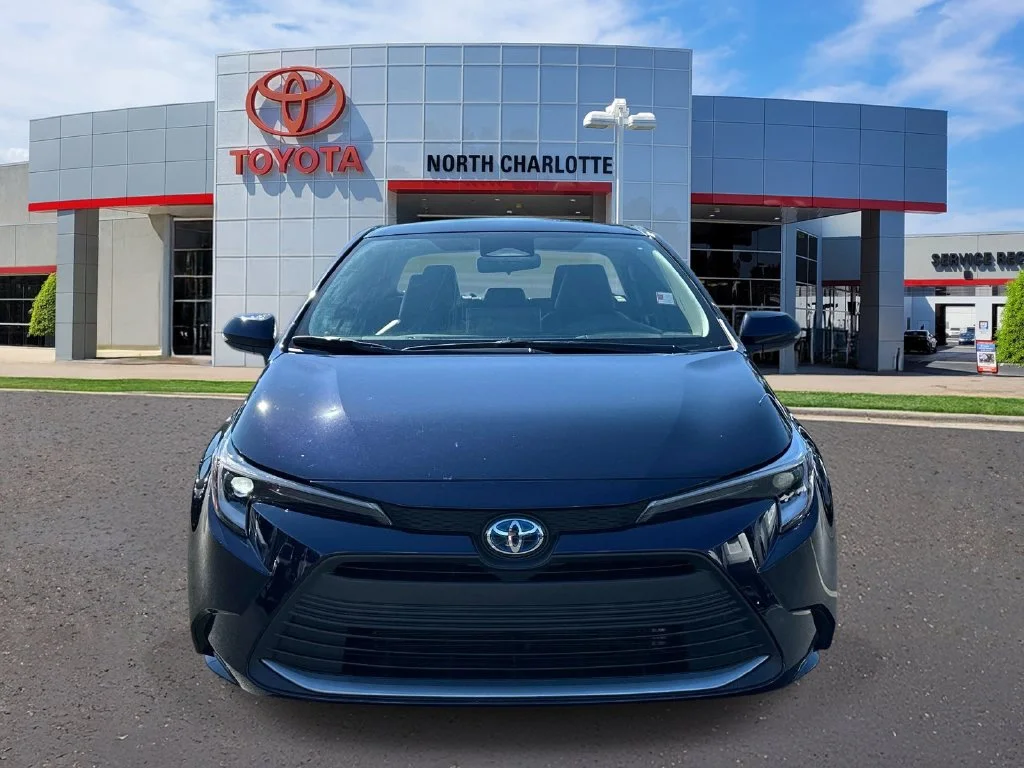 Certified Used 2025  Toyota XLE image 3