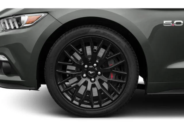 Used 2015 Magnetic Metallic Ford GT image 12