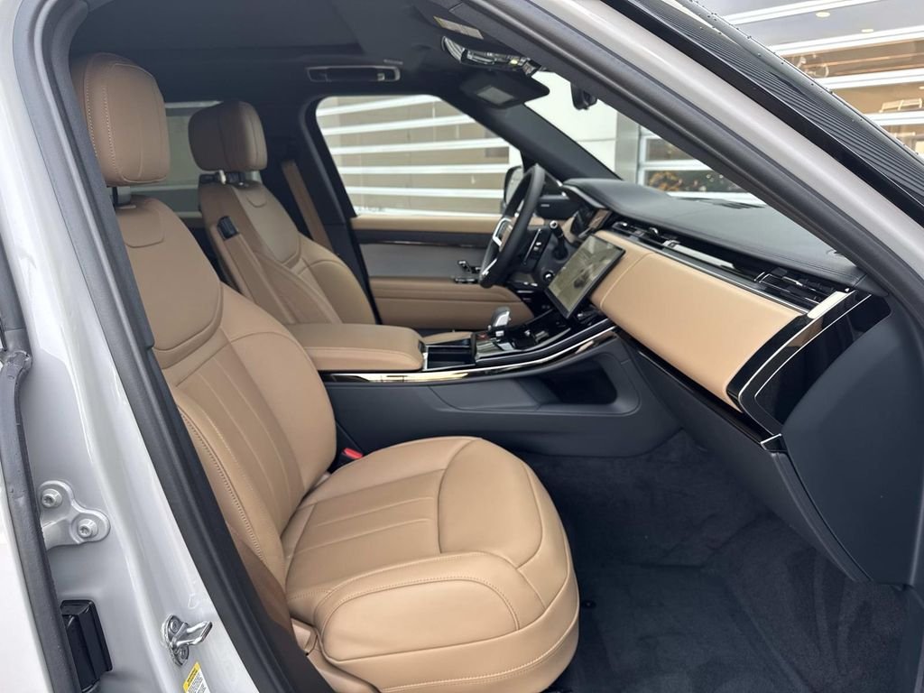 New 2026 Borasco Grey Land Rover SE image 10