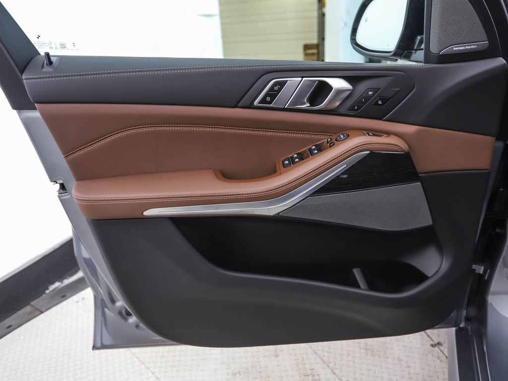 New 2026 Gray Metallic BMW xDrive40i image 9
