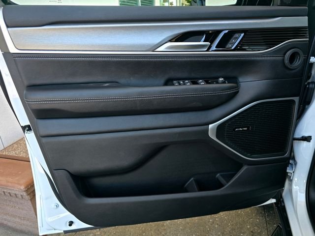 New 2026 Bright White Clear-Coat Exterior Paint Jeep Limited Altitude image 20