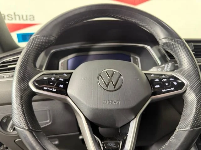 Used 2022 Black Volkswagen 2.0T SEL R-Line image 9