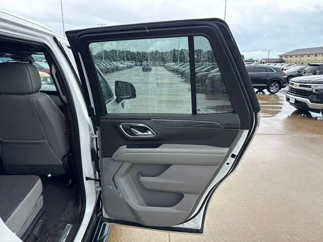 Used 2023 White Frost Tricoat GMC SLT image 12