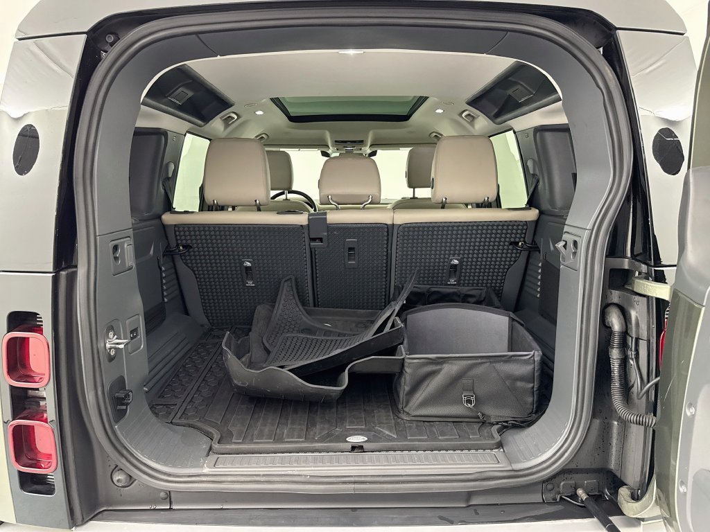 Used 2024 Green Land Rover S image 27