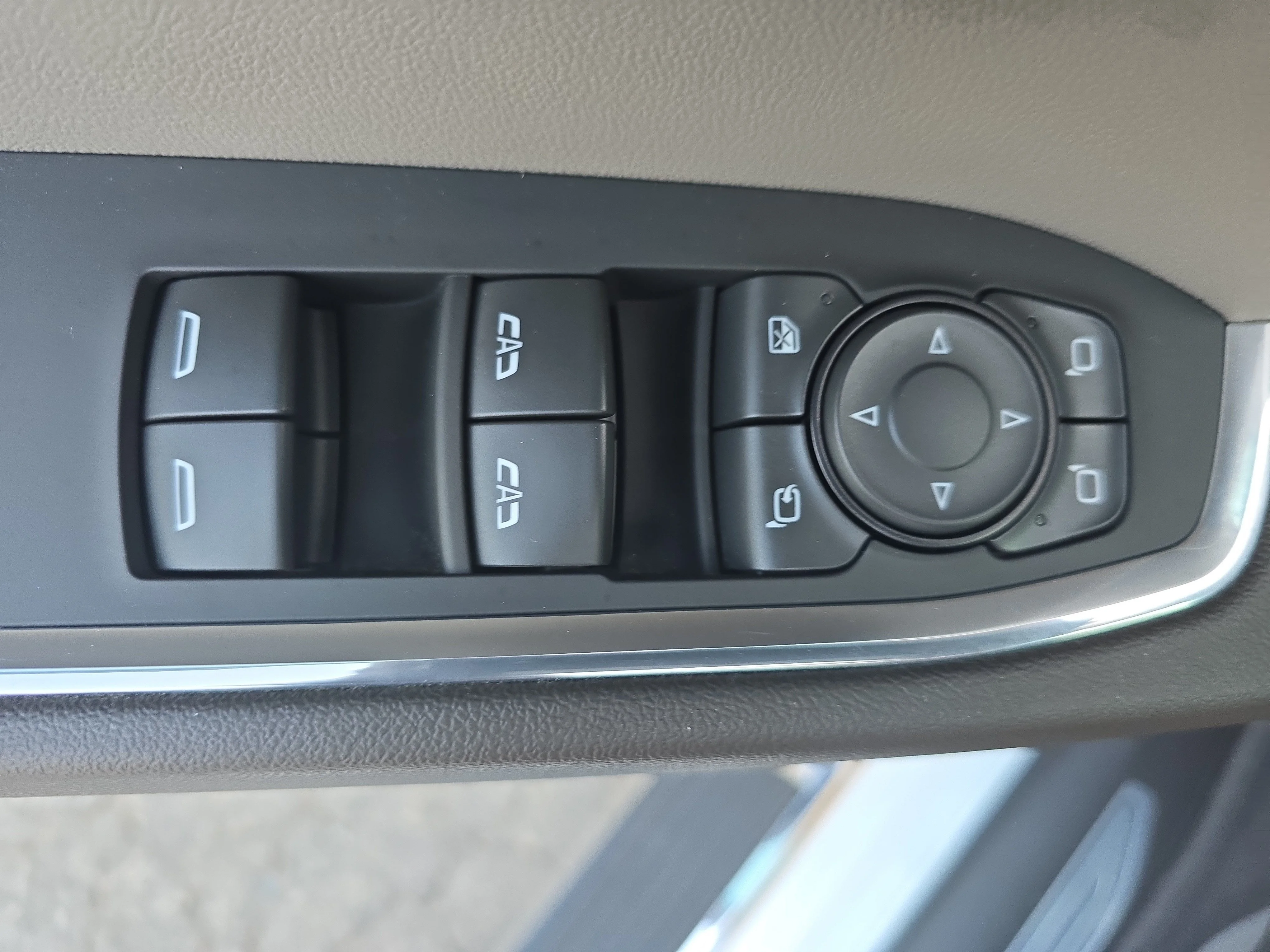Used 2024 Summit White GMC SLT image 27